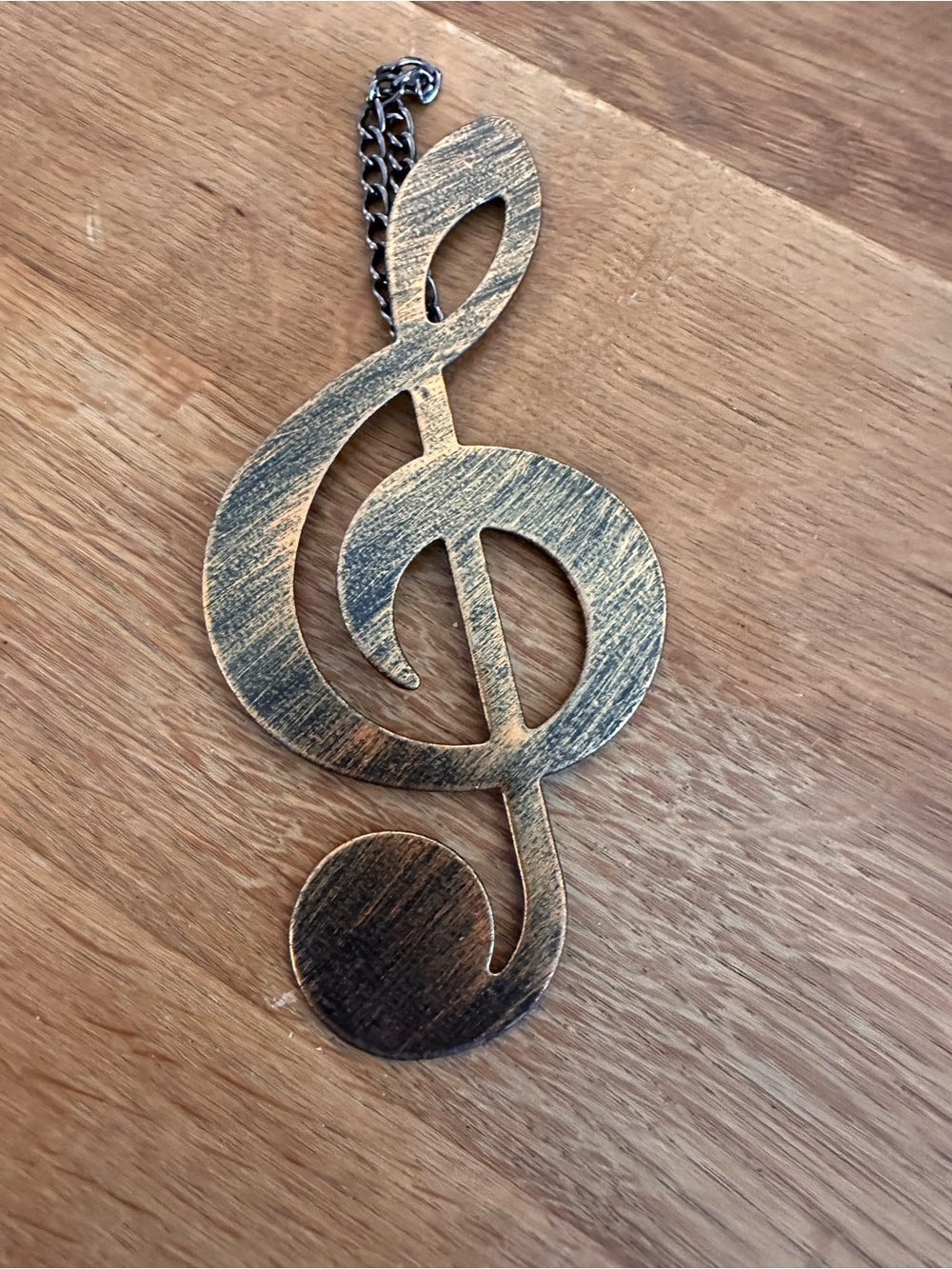 Vintage-Style Treble Clef  in Antiqued Gold Tone